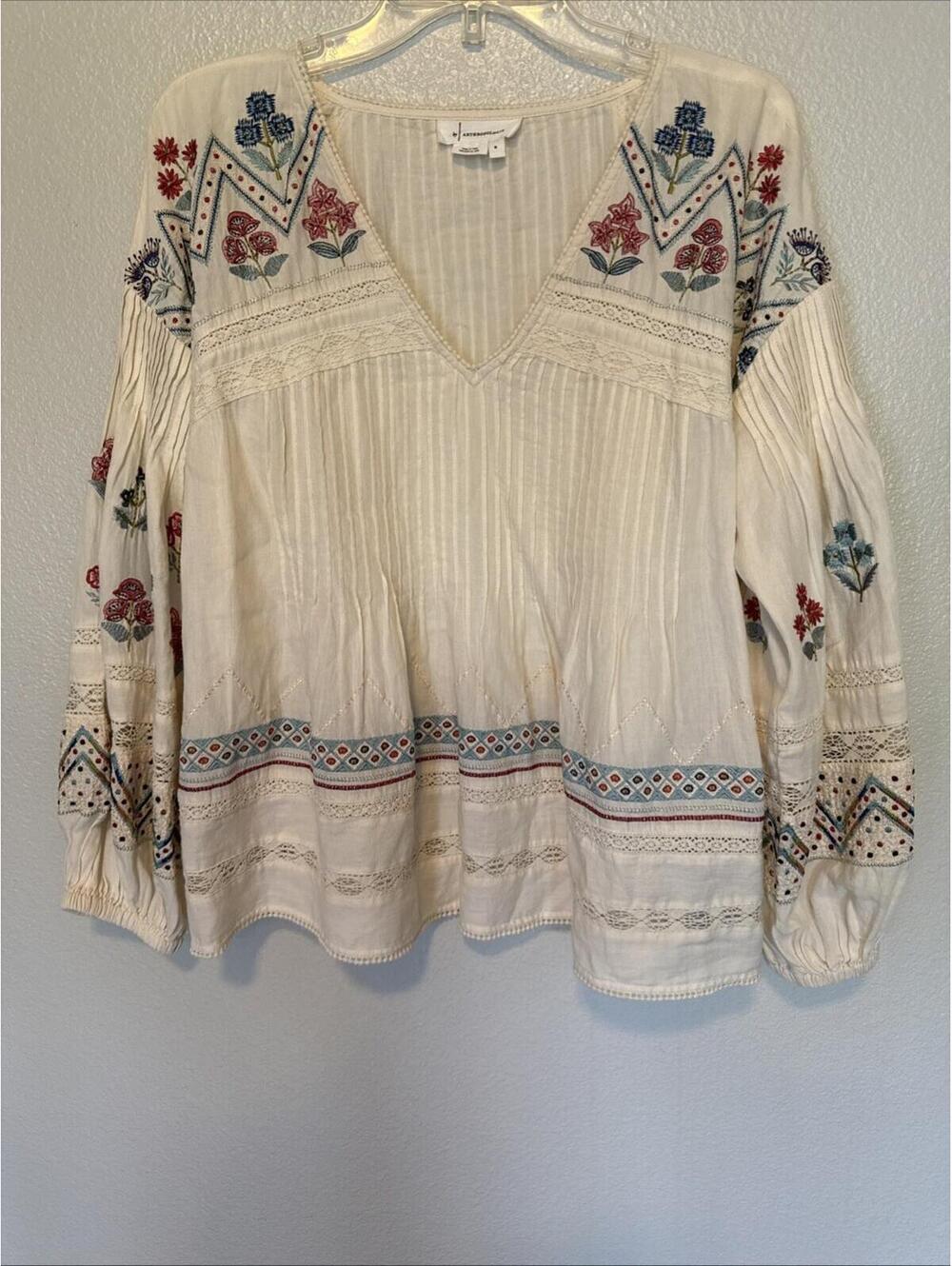 Anthropologie Kayla Embroidered Beaded Top Blouse Size M/L V-Neck Floral Boho